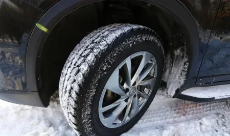雪地轮胎跟普通轮胎的区别（雪地胎跟正常轮胎怎么区分）