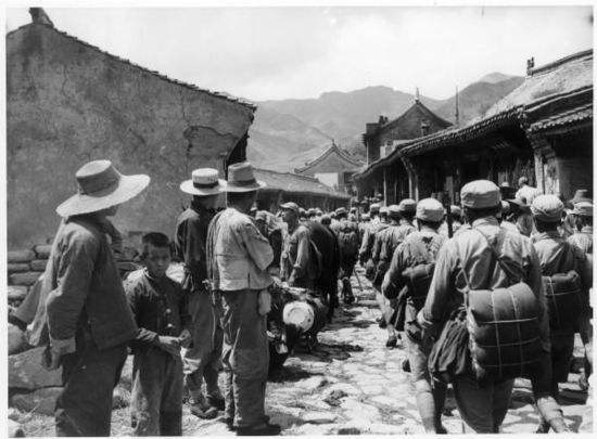 抗战时期，中国军人为什么要把被子叠成豆腐块？