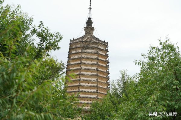 中国少见的双塔，高40米堪称古代摩天大楼，藏在辽宁这个小县城