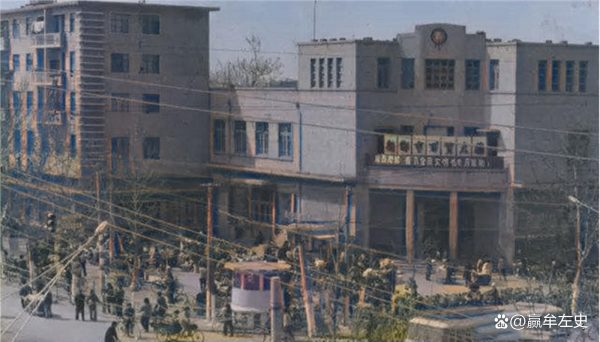 老照片：80年代的河南新乡，平原路、百货大楼、饮马口和老汽车站